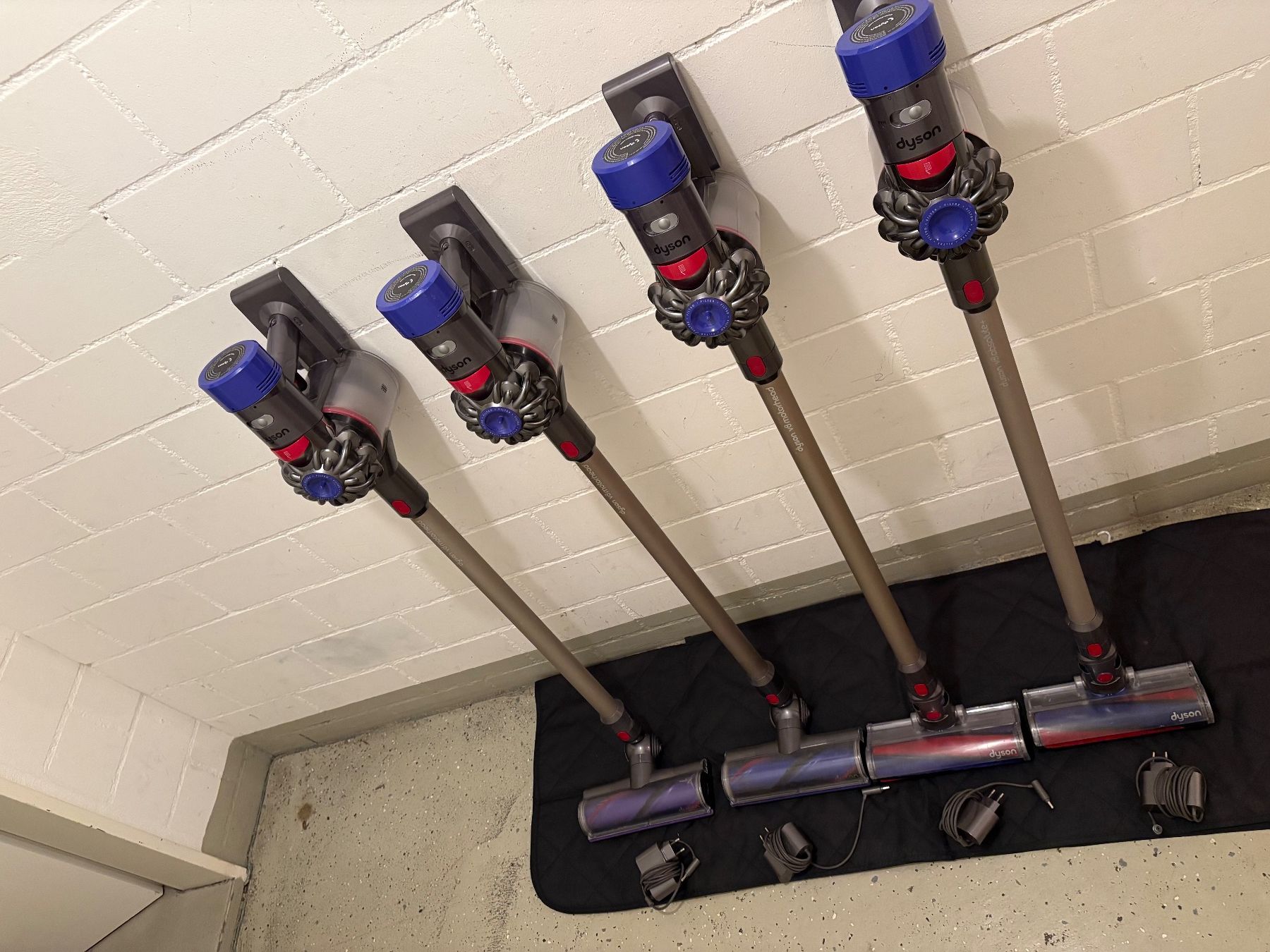 Dyson Aspirapolveri & Accessori: Dyson V8 absolut Handstaubsauger – Usato da Lausen venduto da sen_jm7c
