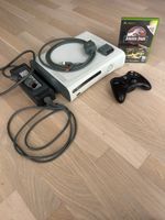 Xbox 360 Konsole mit Controller und Spiel Jurassic Park