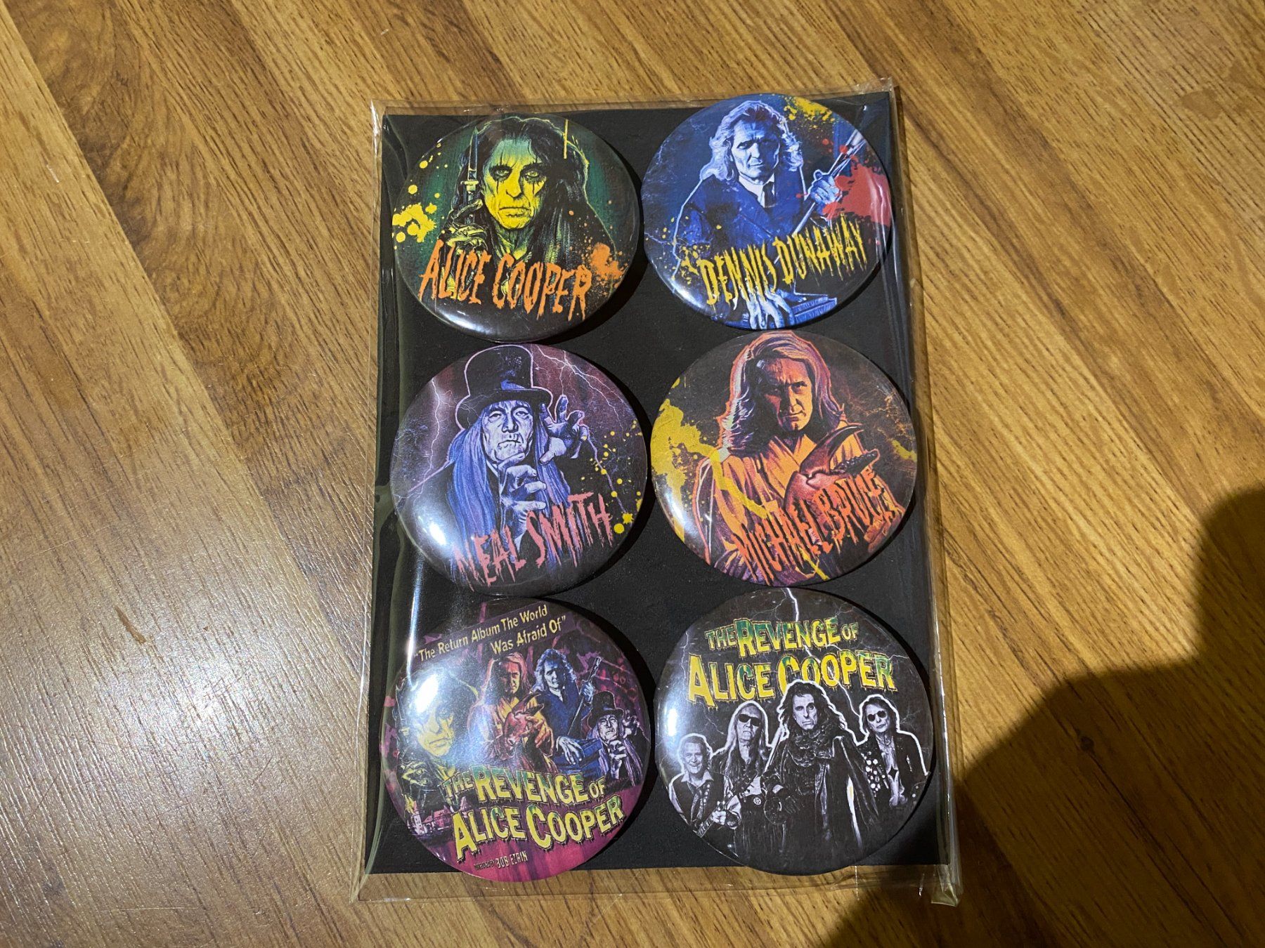 Placchette & Badge: A.Cooper Ansteck Badges – Nuovo e nell'imballaggio originale da Basel venduto da VinylLover68
