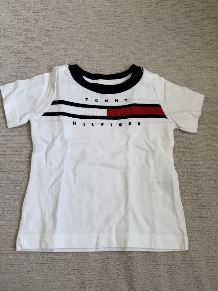 Tommy Hilfiger Camicie, Top & T-shirt: T-Shirt Tommy Hilfiger – Usato da Altendorf venduto da Carcoura