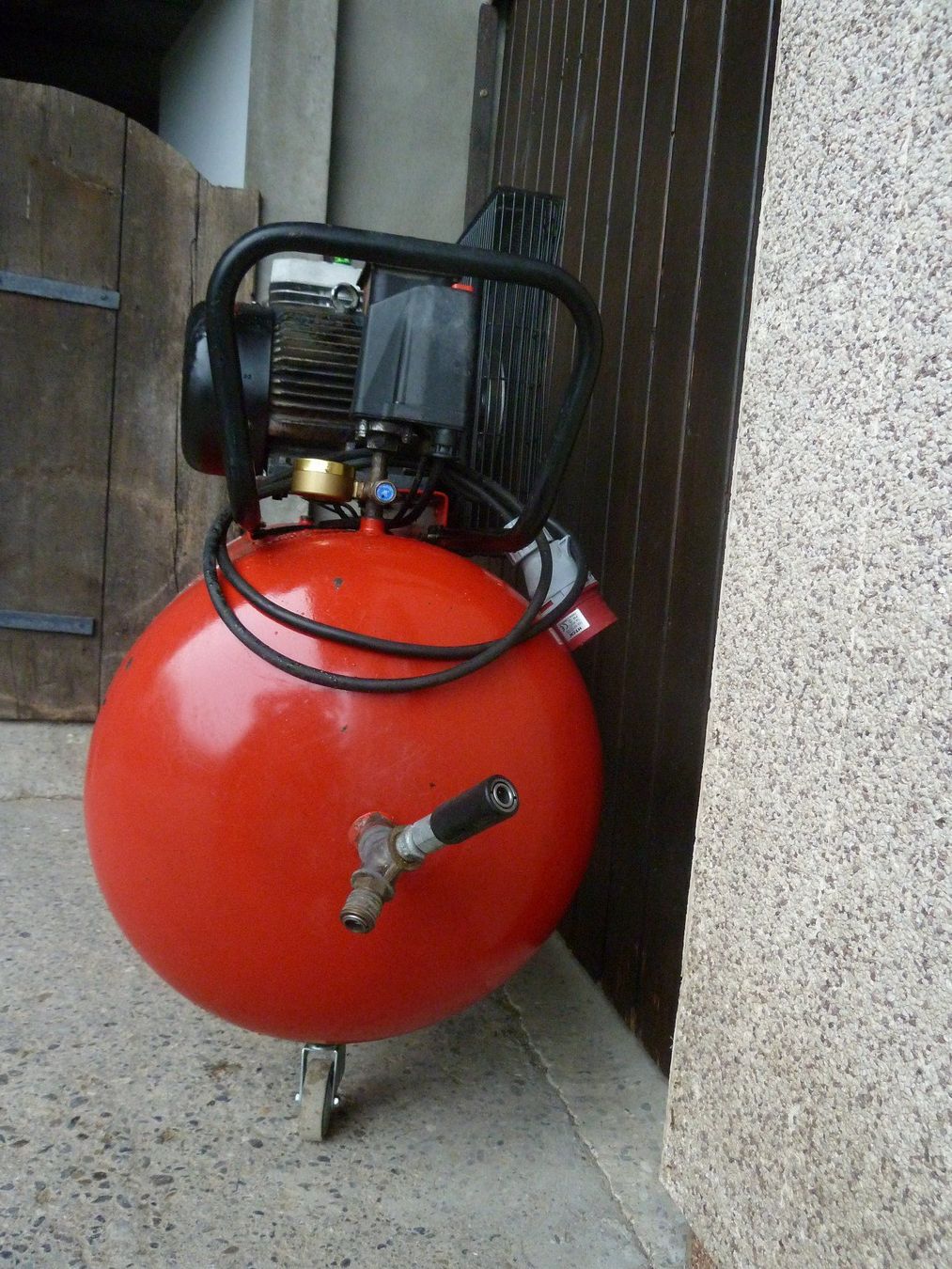 Amex Compressori: Un compresseur de garage de 200 litres – Usato da Russy venduto da Guenefle 3