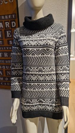 sehr schöner Longpulli/ Skipulli, Gr. M, Manor gekauft.