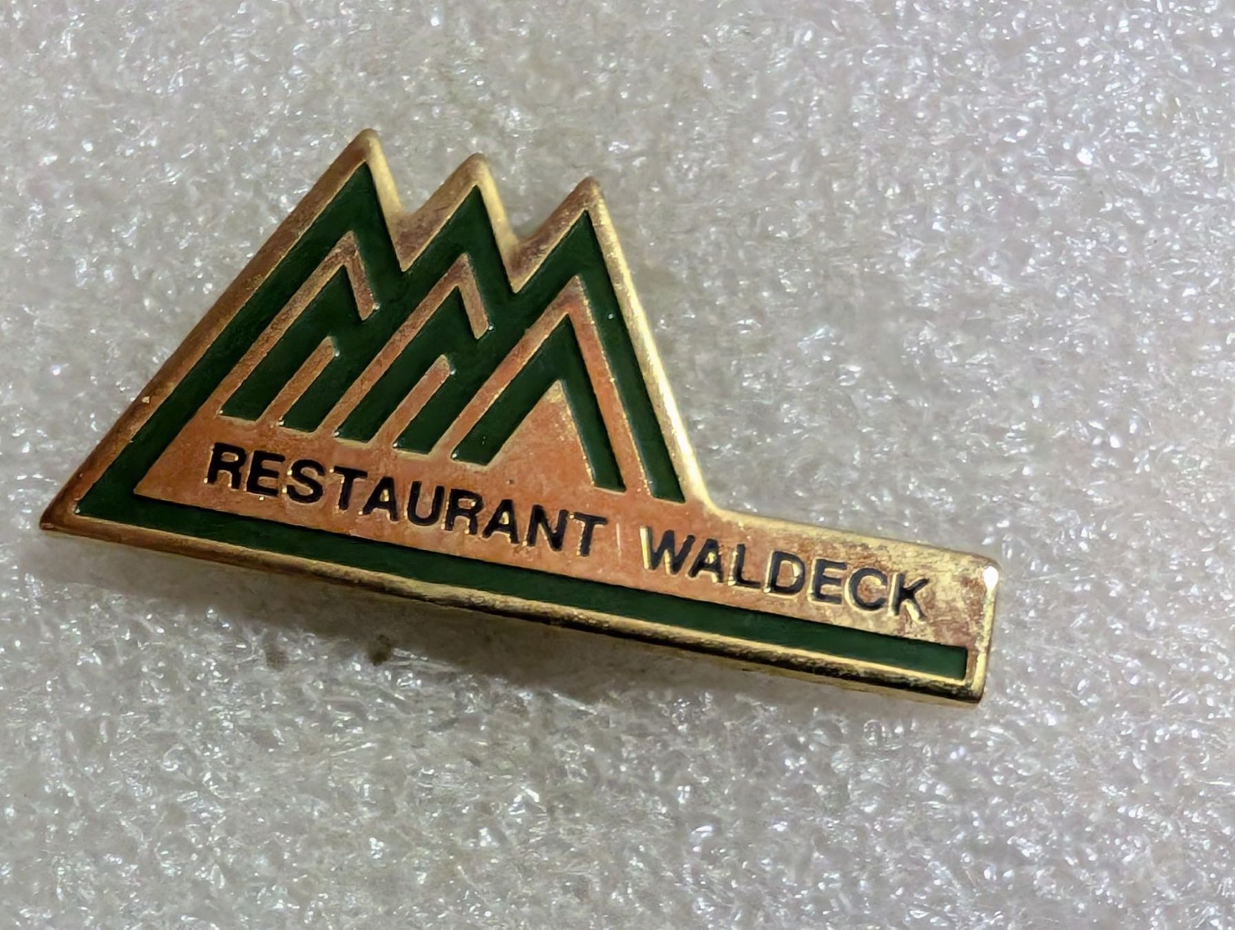 Placchette & Badge: Ansteckpin 200: Restaurant Waldeck – Usato da Oppligen venduto da Pin-Fall-Shop