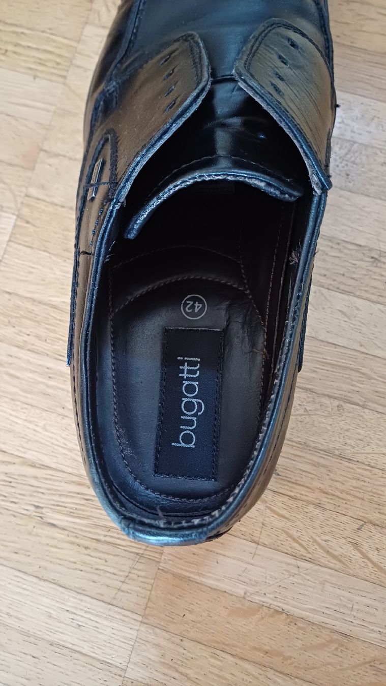 Bugatti Scarpe da uomo: Bugatti Lederschuhe Schwarz Gr. 42 – Usato da Brüttisellen venduto da bit_rr72 3