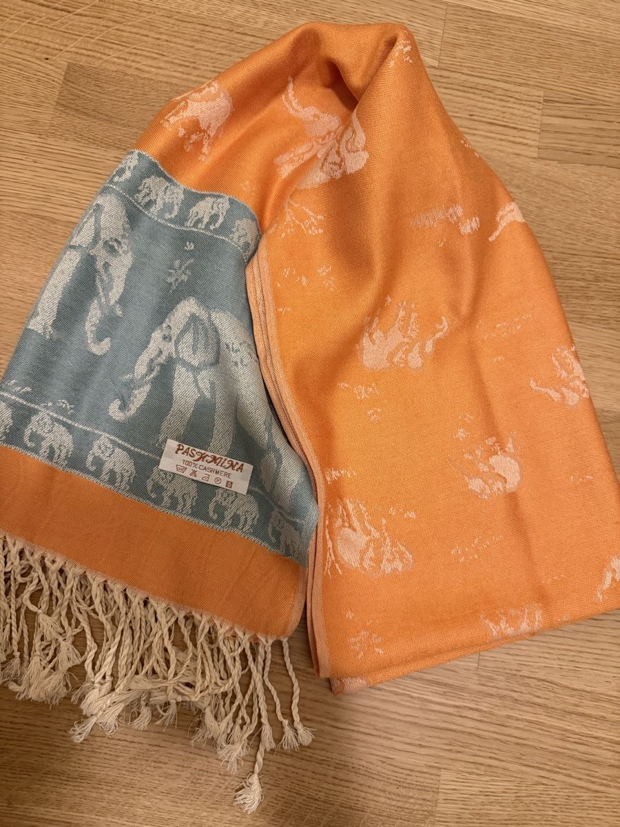 Foulard & Sciarpe: Sciarpa 🧣 100%cashmere – Nuovo e nell'imballaggio originale da Opfikon venduto da MabelCouture 2