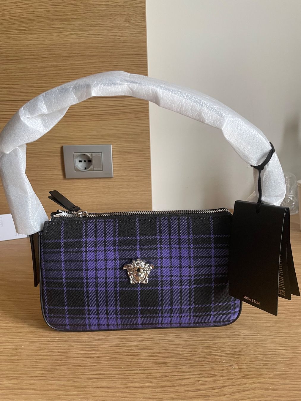 Versace Taschen für Damen: Neue Versace Tasche – Neu und originalverpackt aus Bern von Ciacaprione 1
