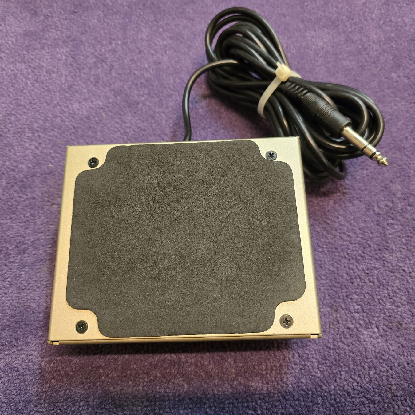 Behringer Musikinstrumente: BEHRINGER FOOTSWITCH ... – Neu (gemäss Beschreibung) aus Zürich von Antiquedealer 1