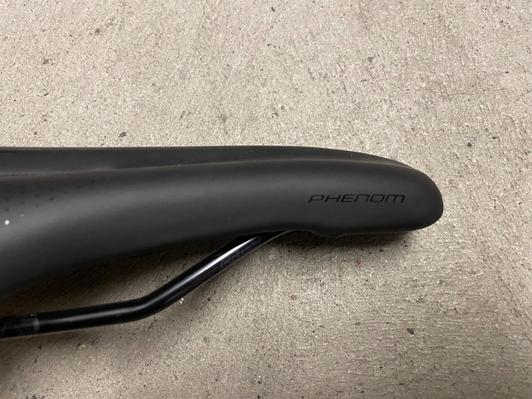 Specialized Ersatzteile: Specialized Phenom (Body Geometry) Velosattel – Gebraucht aus Volketswil von  2