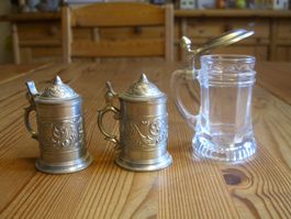 Rarität, 2 Miniatur Bierkrüge, SKS Zinn 95% + 1 Schnapskrug