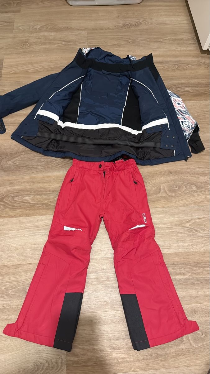 Lotti & Set di vestiti: Mädchen schneeanzug 128 – Usato da Adliswil venduto da Sale12