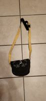 Schwarze Handtasche mit Reh-Stickerei -