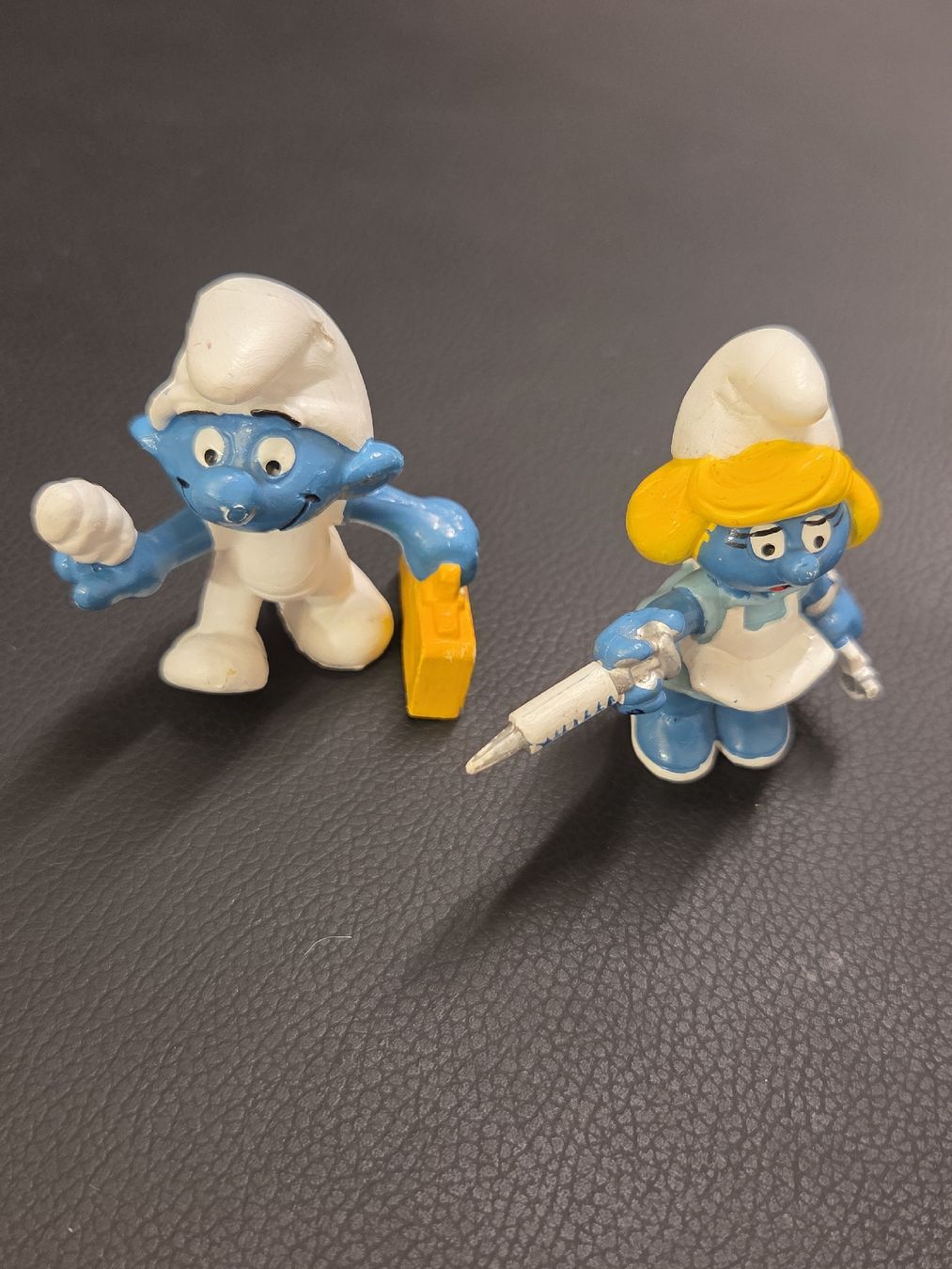 Schleich Figuren: 2 Schlümpfe, Schleich – Gebraucht aus Wängi von Planet80