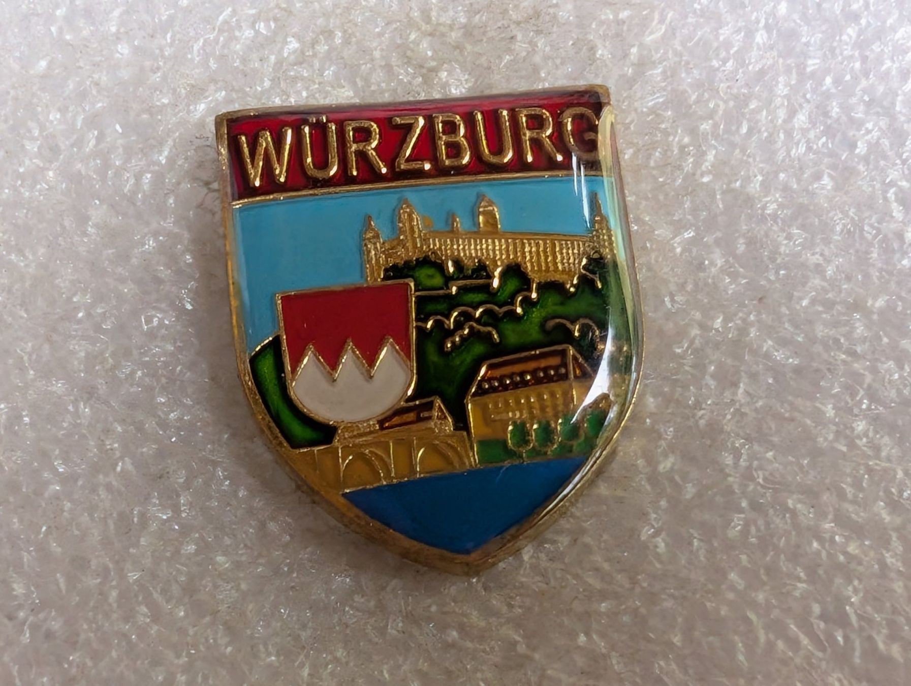 Placchette & Badge: Ansteckpin 222: Würzburg – Usato da Oppligen venduto da Pin-Fall-Shop