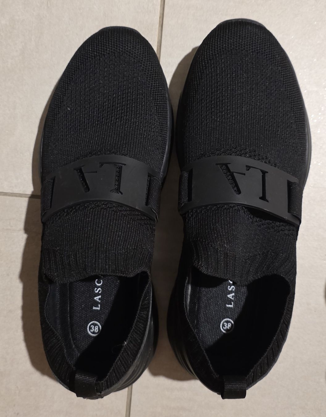 Lascana Scarpe da donna: Sneakers Lascana Noires 38 – Nuovo (secondo la descrizione) da La Sarraz venduto da lupintoro