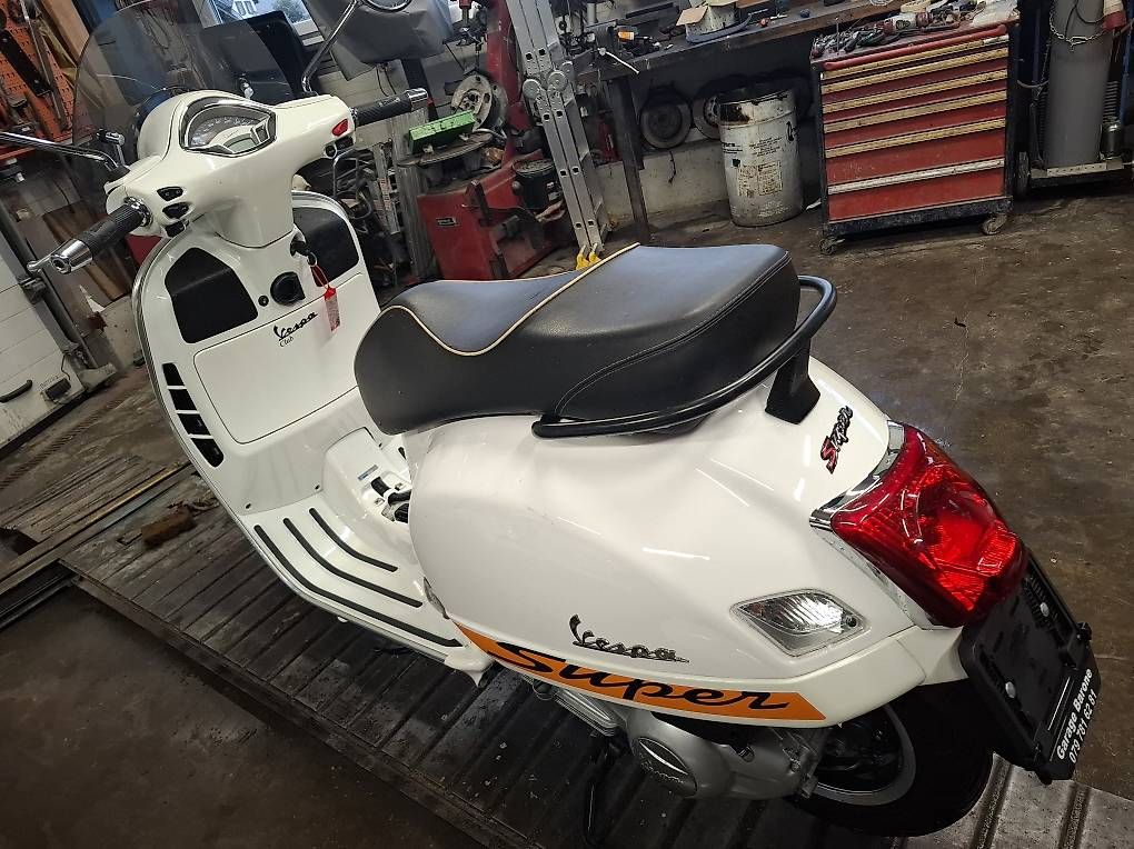 Vespa Scooter: Piaggio VespaGTS Super300 – Difettoso da Hefenhofen venduto da Garage_Barone 1