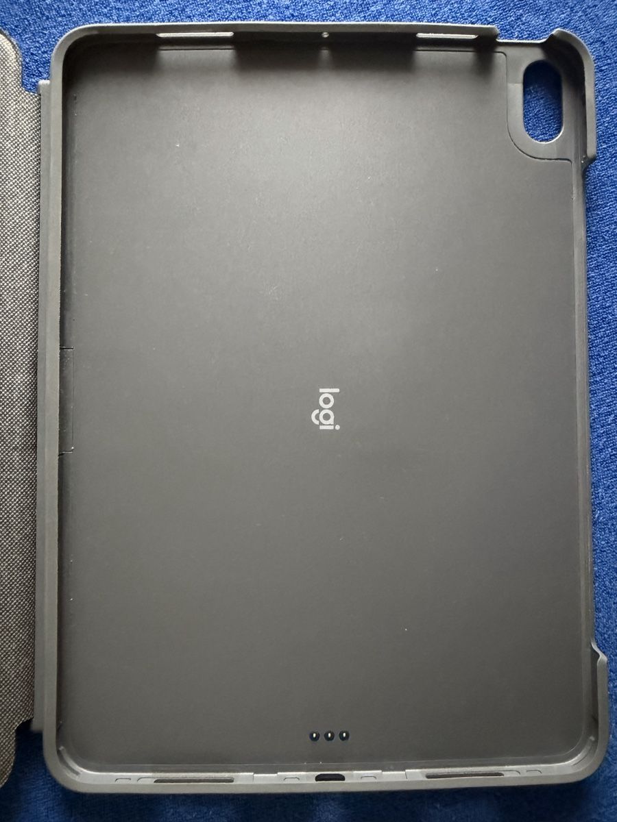 Apple Covers & Borse: Logitech Combo Touch iPad Air 4/5 Tastatur Case – Usato da Steffisburg venduto da Pk2000 4