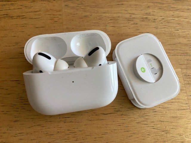 Apple Kopfhörer: Apple AirPods Pro 2 A2190 EMC3326 – Gebraucht aus Affoltern am Albis von premiumparts