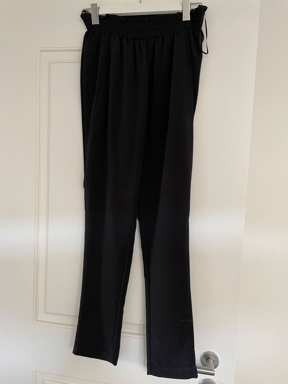 Vanessa Bruno Pantaloni: Pantalon noir Vanessa Bruno Taille 34 – Usato da Baar venduto da kclausse