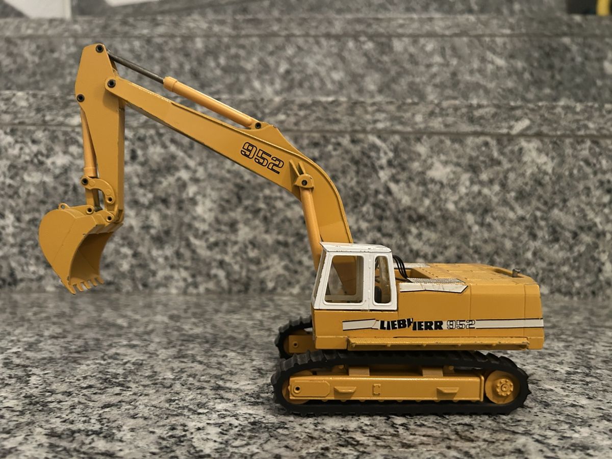 Conrad Kit di modellismo & Modellini statici: Liebherr 952, 1;50 , Conrad – Usato da Horw venduto da Tigercat635