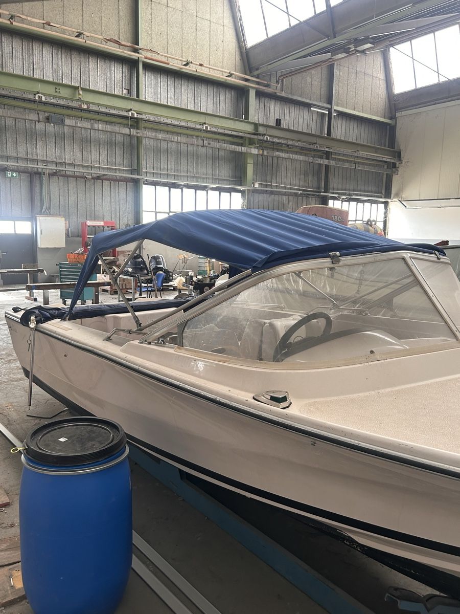 Cranchi Bateaux: Barca a motore CRANCHI P500 – Défectueux à Carabbia par lou_djg8 1