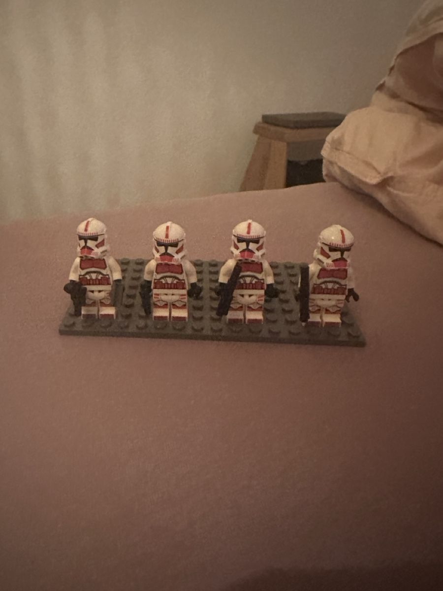 Lego Statuette: Lego Star Wars Clone Trooper 4er Set gebraucht – Usato da Zürich venduto da hev