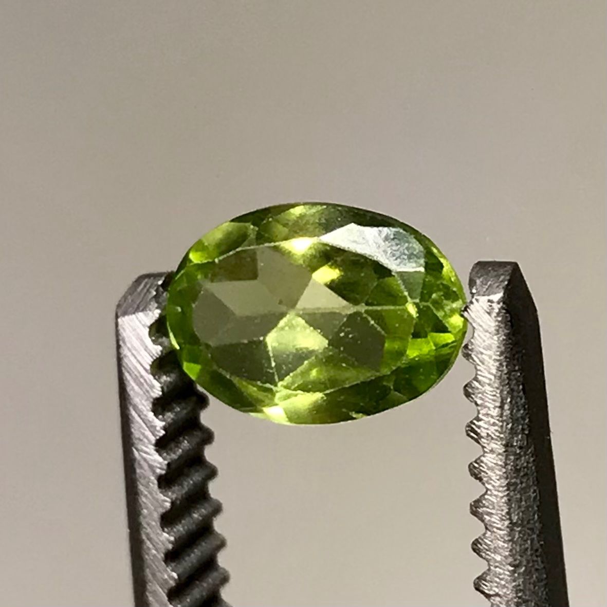 Pietre preziose: kleiner Peridot Edelstein, 0.7 Karat, oval – Nuovo (secondo la descrizione) da Biel venduto da djvalbnc 2