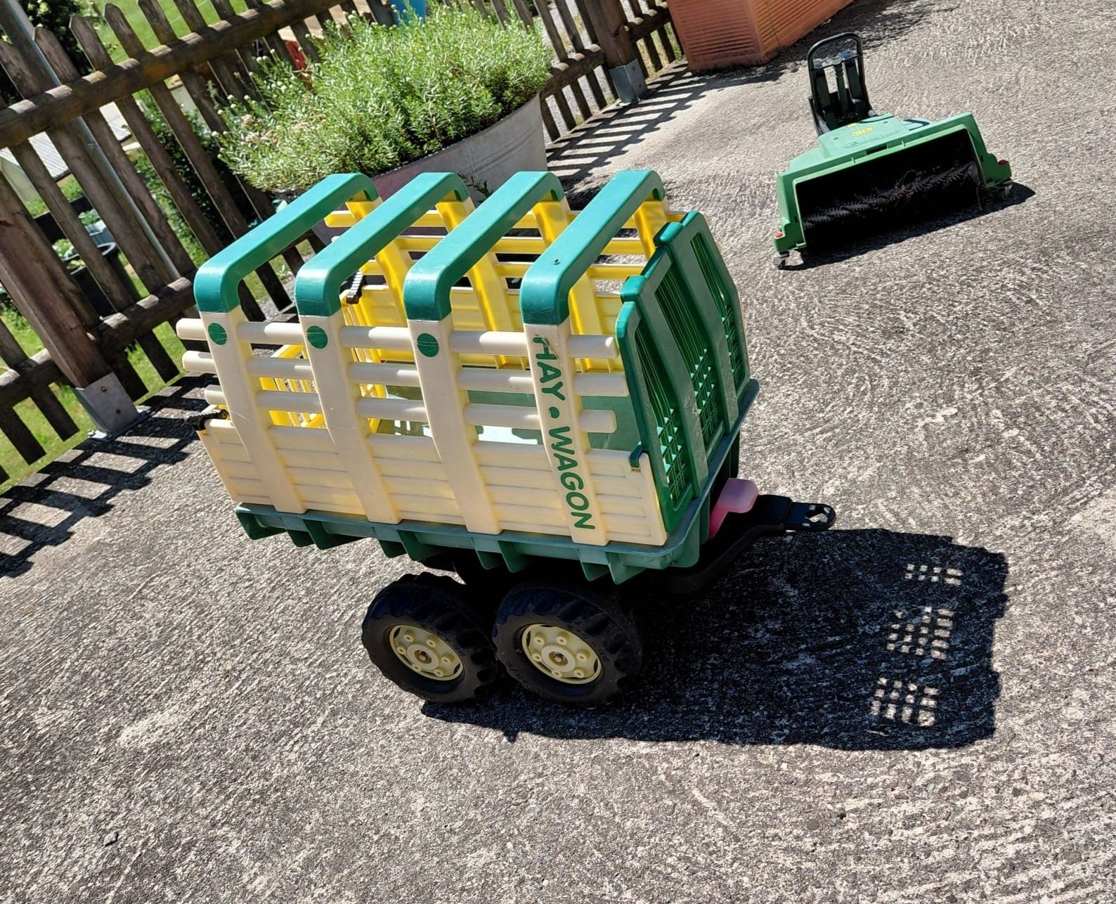 John Deere Fahrzeuge für Kinder: Trettraktor mit Zubehör  – Gebraucht aus Escholzmatt von felder79 6