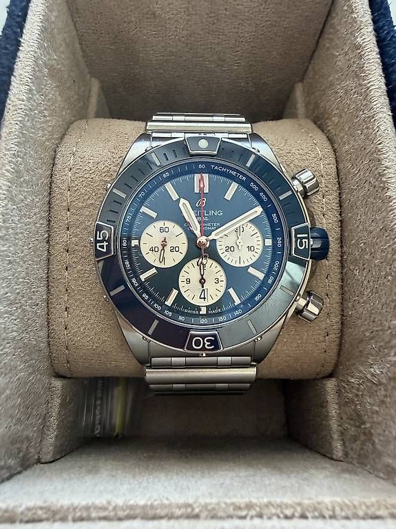 Breitling Montres: Breitling Super Chronomat B01 44 – D'occasion à Zürich par timeio
