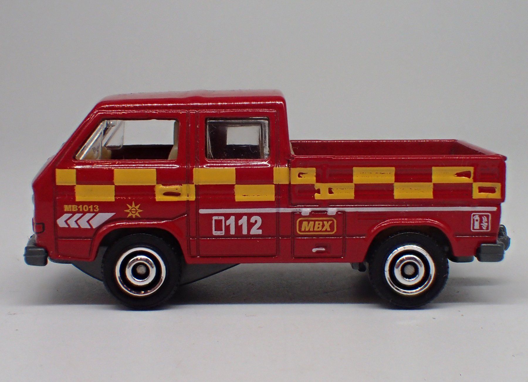 Matchbox Modellini d'auto: Matchbox 1013 - VW T3 Crew Cab Feuerwehr – Usato da Ostermundigen venduto da archeopteryx 3