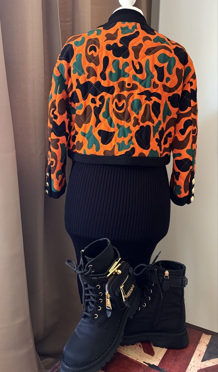 Moschino Lotti di vestiti: Kleider Set Moschino Gr. 39 – Nuovo (secondo la descrizione) da Wangen ZH venduto da tel_gxb5 3