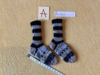 Neue handgestrickte Socken zur Auswahl, Babygrösse