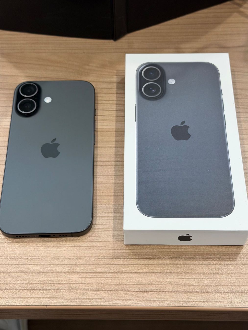 Apple Telefoni cellulari / Smartphones: iPhone 17 256 GB black – Nuovo (secondo la descrizione) da Steffisburg venduto da sventastx 1
