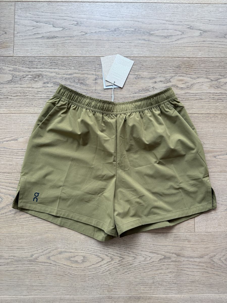 Hosen: On Focus Shorts Damen Grösse M – Neu und originalverpackt aus Zürich von z00mie 1