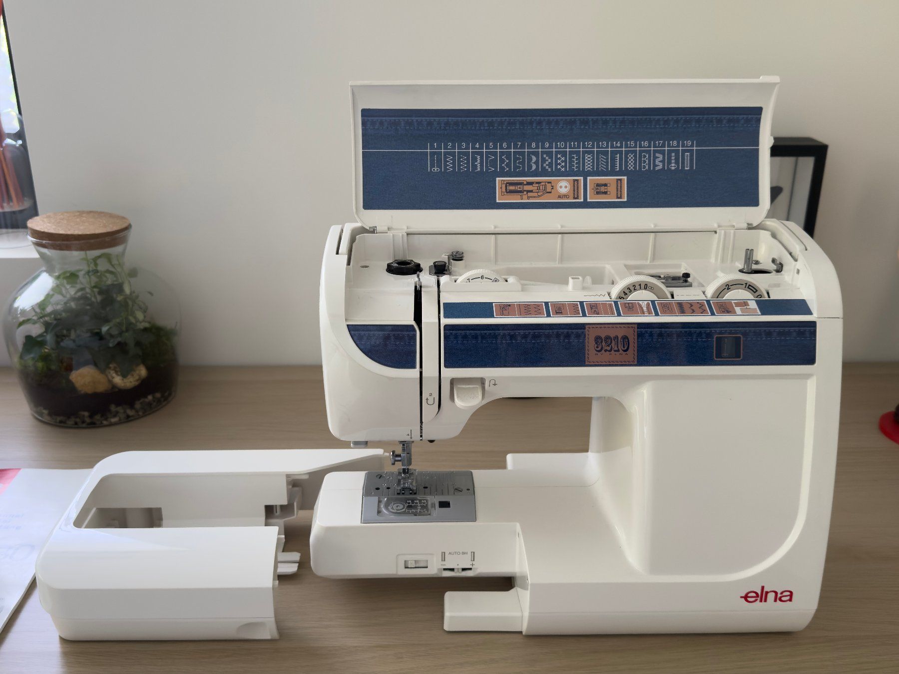 Macchine da cucire: Machine à coudre Elna 3210 designed for jeans – Usato da Vessy venduto da marine64 2