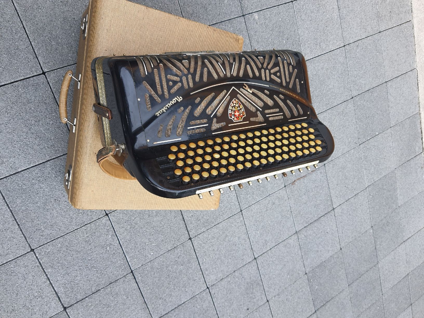 Record Musikinstrumente: accordéon CH RECORD 5 voix  – Gebraucht aus Pont-de-la-Morge von Mirabelle0 2