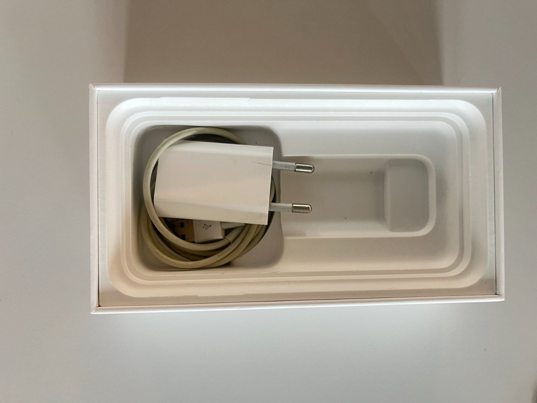 Apple Telefoni cellulari / Smartphones: iPhone 11 64GB Rot Red super Zustand – Usato da Basel venduto da Tim_Basel 3