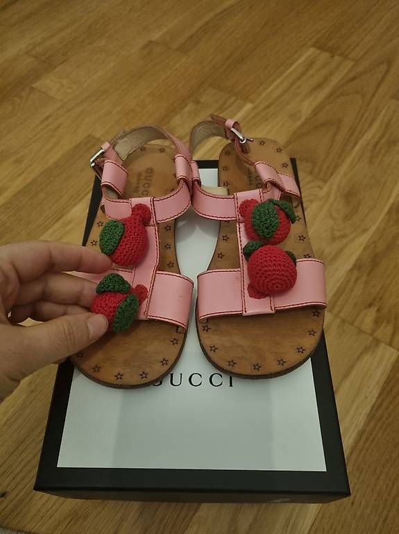 Scarpe per ragazze: Gucci Sandalen mädchen – Usato da Luzern venduto da par_bf9c 2