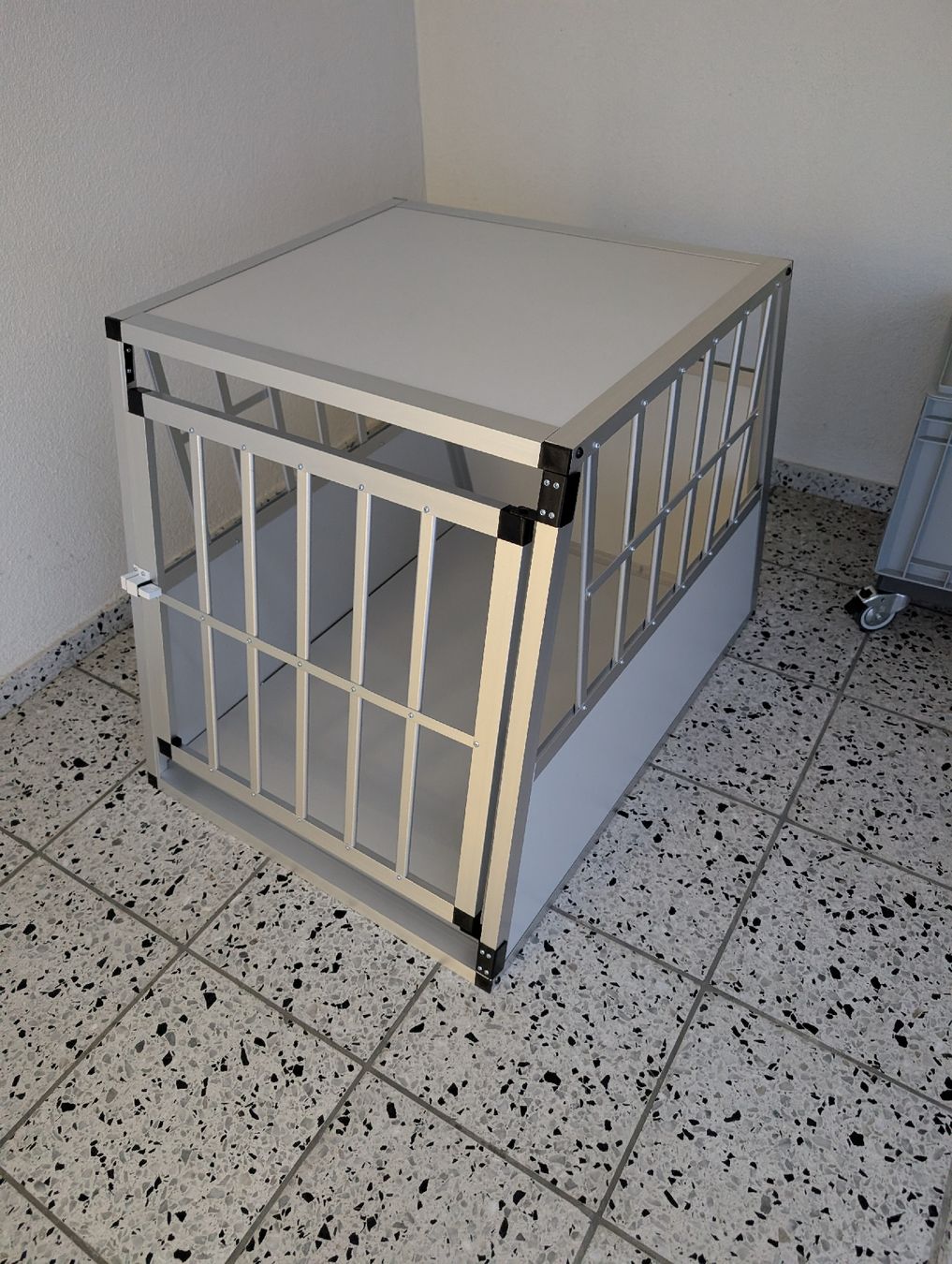 Niches, paniers: Hundebox Grösse M – Neuf (Voir description) à Dielsdorf par Faebuva