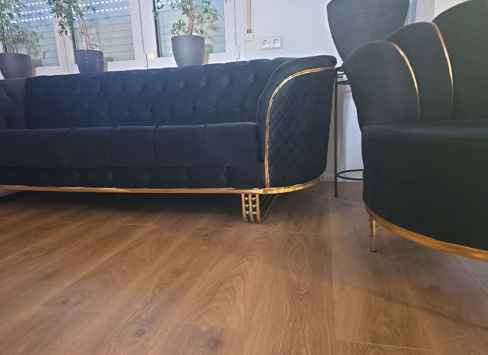 Sofas: Couch mit Tisch und 8Kissen – Neu (gemäss Beschreibung) aus Beinwil am See von wol_9rqp 1