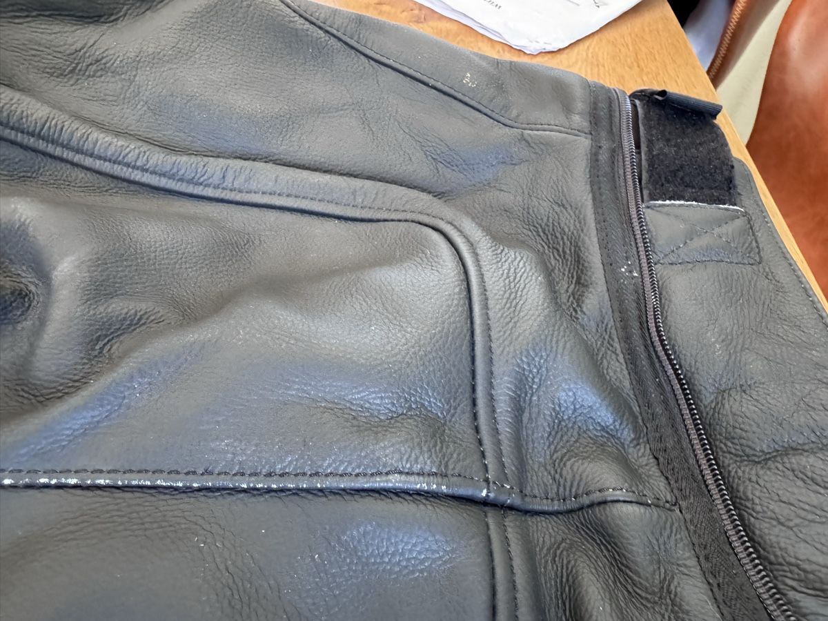 Ducati Pantaloni: Motorrad Ducati Lederhose Grösse 48  – Usato da Niederbüren venduto da Oetschli 9