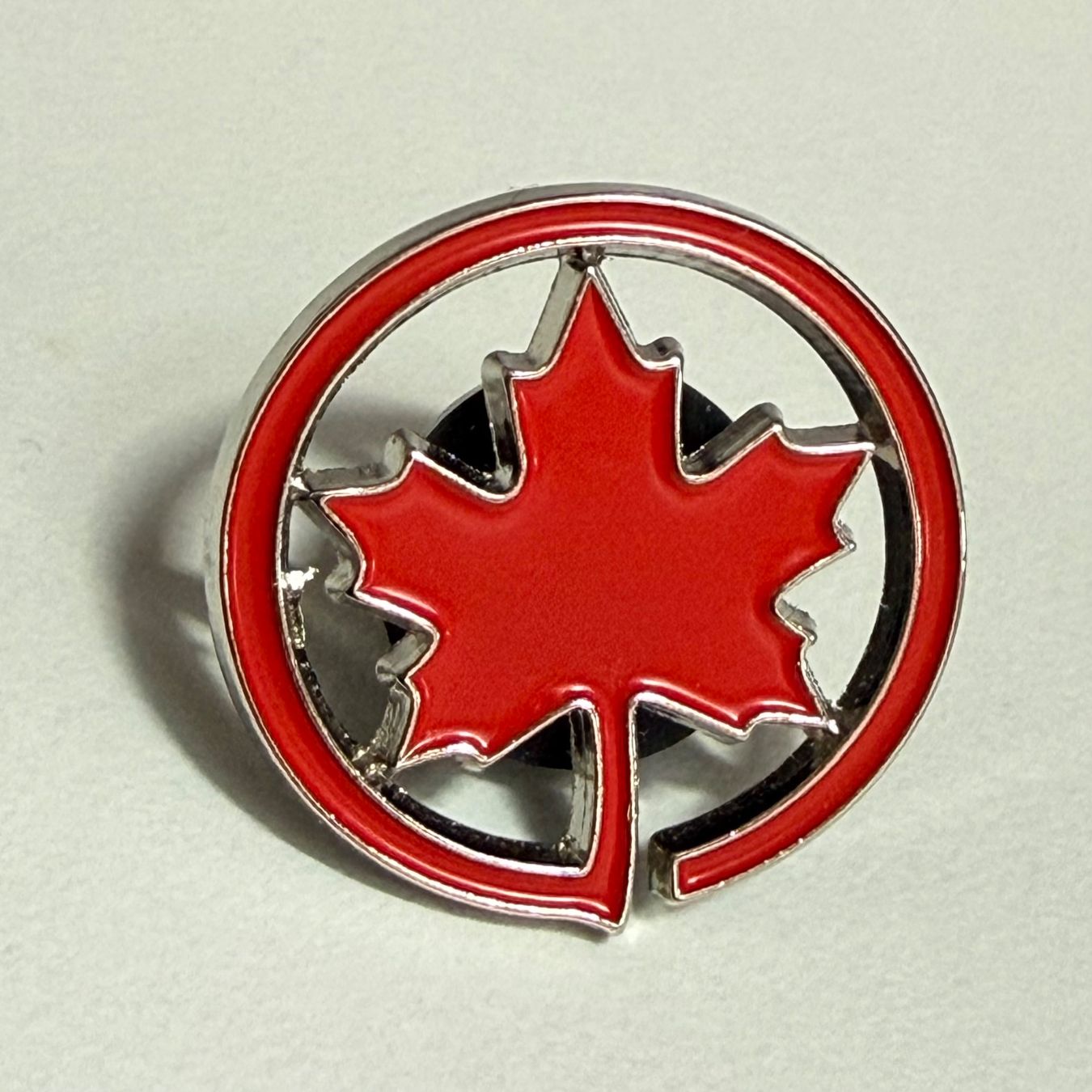 Placchette & Badge: Pin's Air Canada – Usato da Denges venduto da peumens
