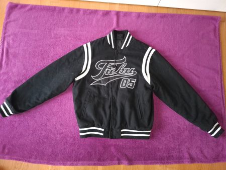 Stylische und Warme FUBU Collegejacke  Jacke Grösse M