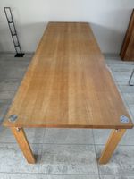 Massiver Esstisch Holz mit Metallbeschlägen guter Zustand