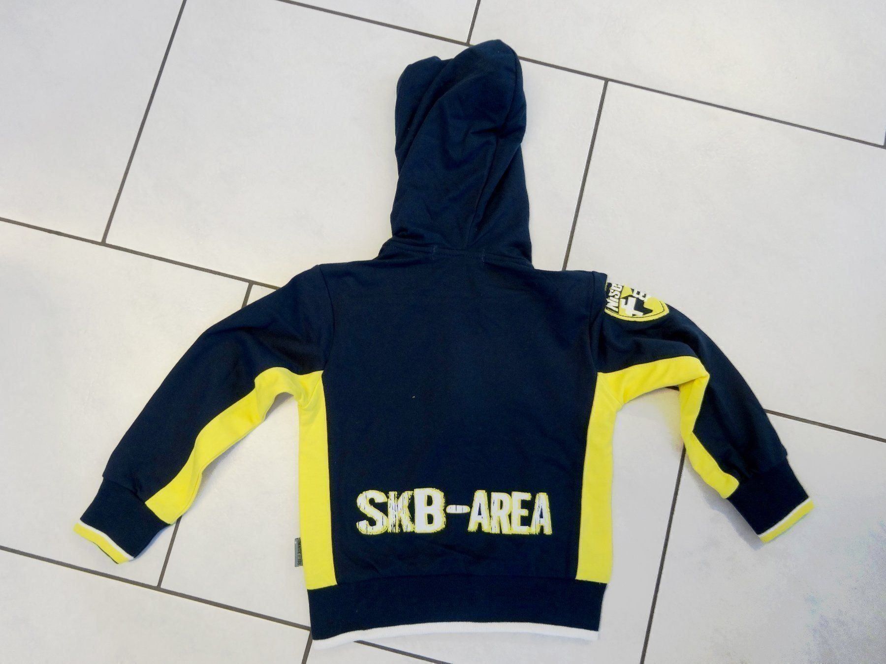 Giacche & Cappotti: Sweat Jacke blau mit Logos Grösse 98/104 – Nuovo e nell'imballaggio originale da Eschenbach SG venduto da Peachick 1