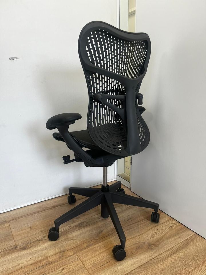 Herman Miller Chaises: Herman Miller Mirra 2 Graphite Full Option – D'occasion à Purmerend par Offeco 1