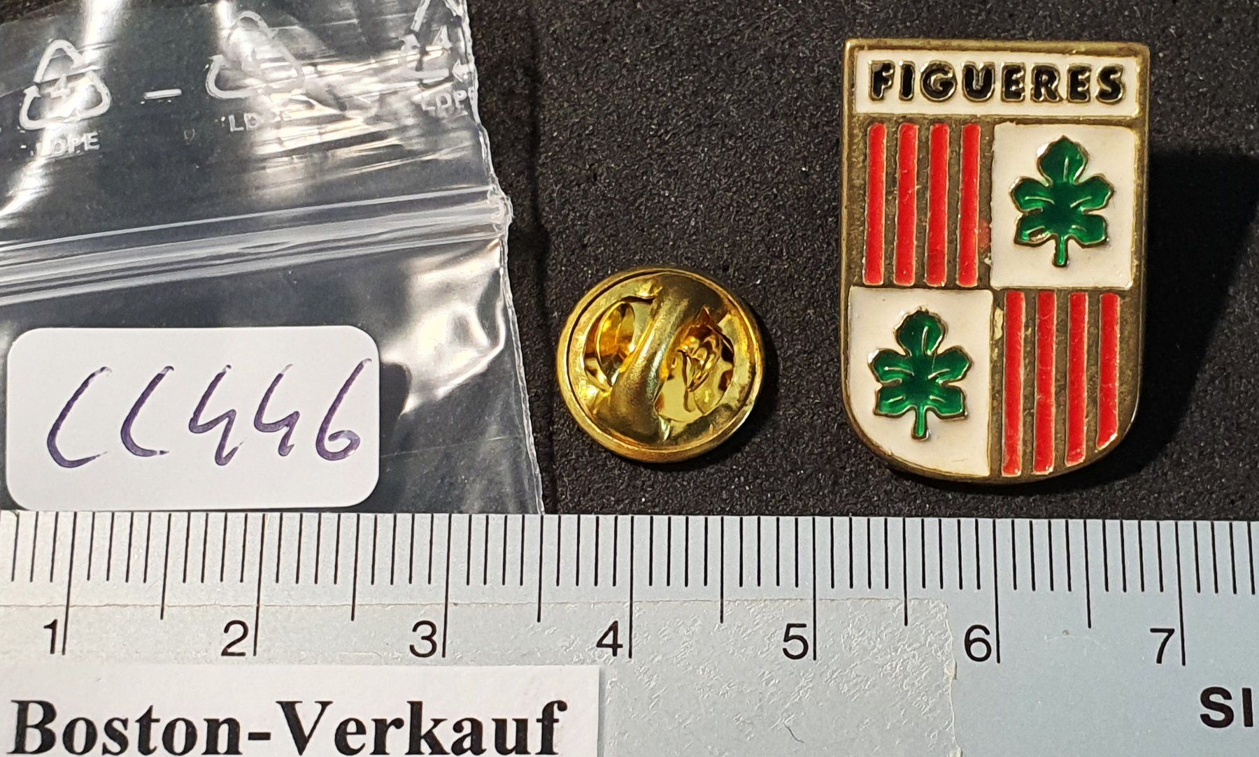 Plaketten & Abzeichen: CC446 - Pin Wappen Figueres – Gebraucht aus Reinach BL von Boston-Verkauf 1
