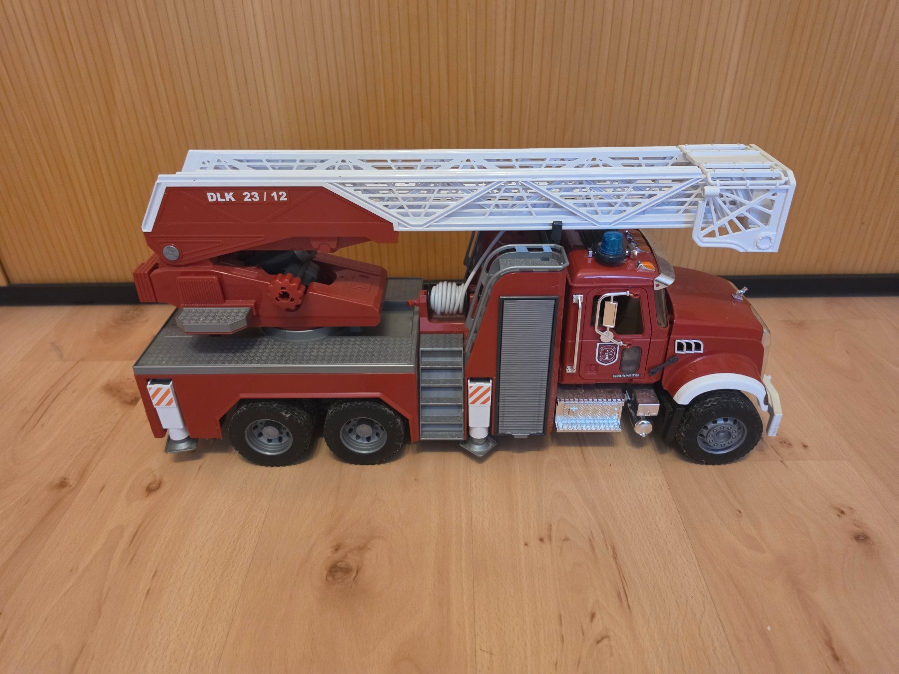 Bruder Spielzeuge: Bruder Mack Granite Feuerwehr – Gebraucht aus Leimbach AG von jaja79