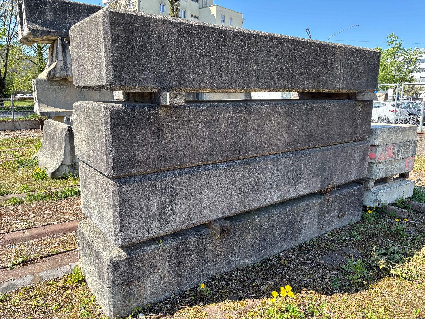 Pietre & tegole: 1x Betonelement, ca. 320x80x46cm – Usato da Winterthur venduto da ReUse_Baumarkt 1