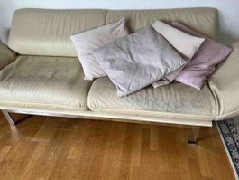 Leder Sofa beige mit Chromfüssen gebraucht Zustand