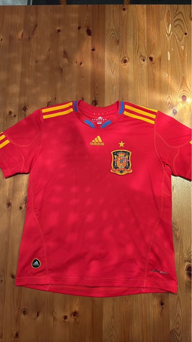 Adidas Leibchen & Hosen: Adidas Spanien Trikot, Grösse S, 9-10 Y – Gebraucht aus Wabern von est_jw6s